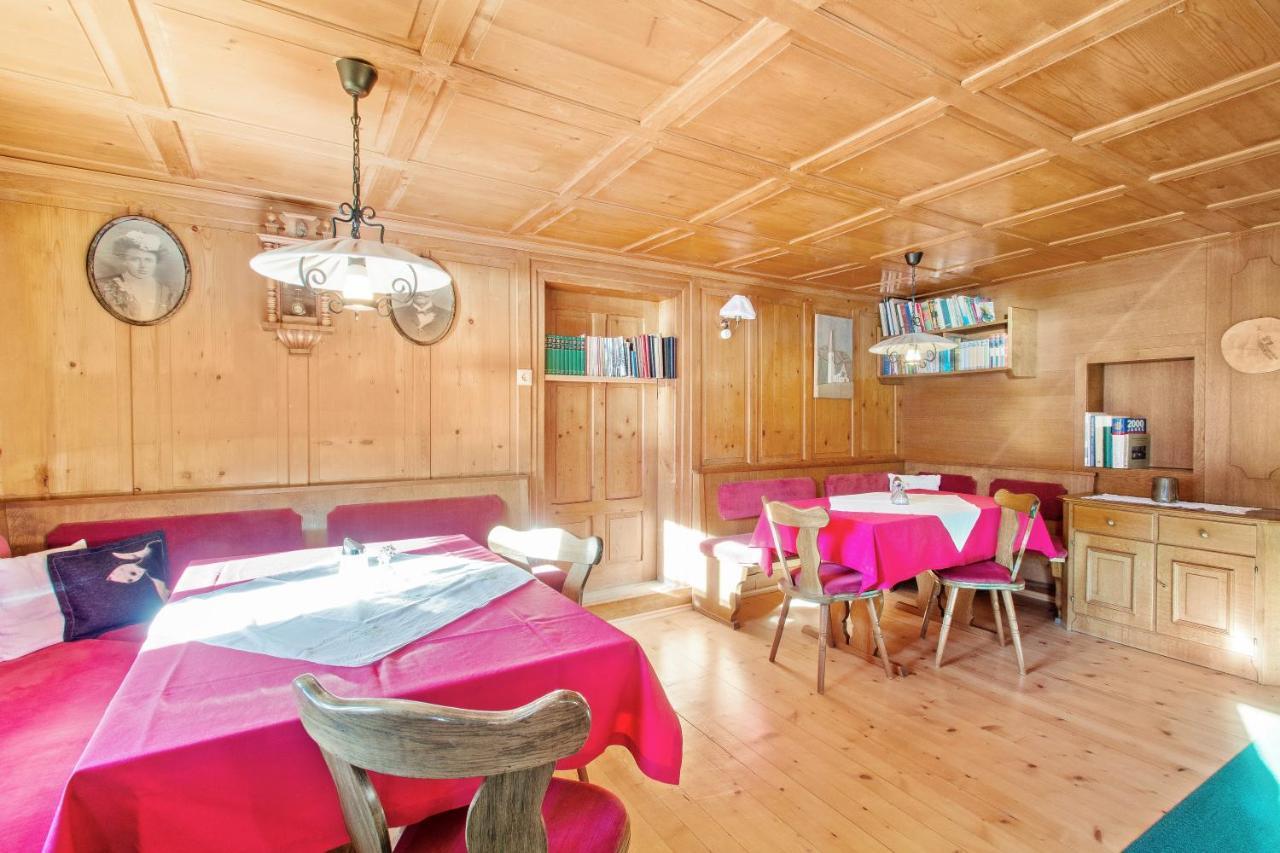 Haus Berghof Acomodação com café da manhã Schröcken Exterior foto