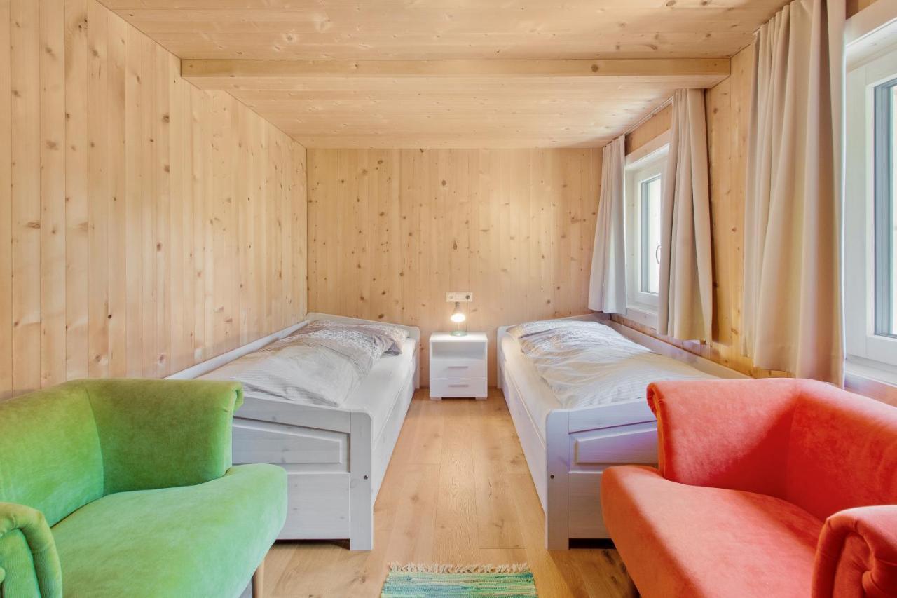 Haus Berghof Acomodação com café da manhã Schröcken Exterior foto