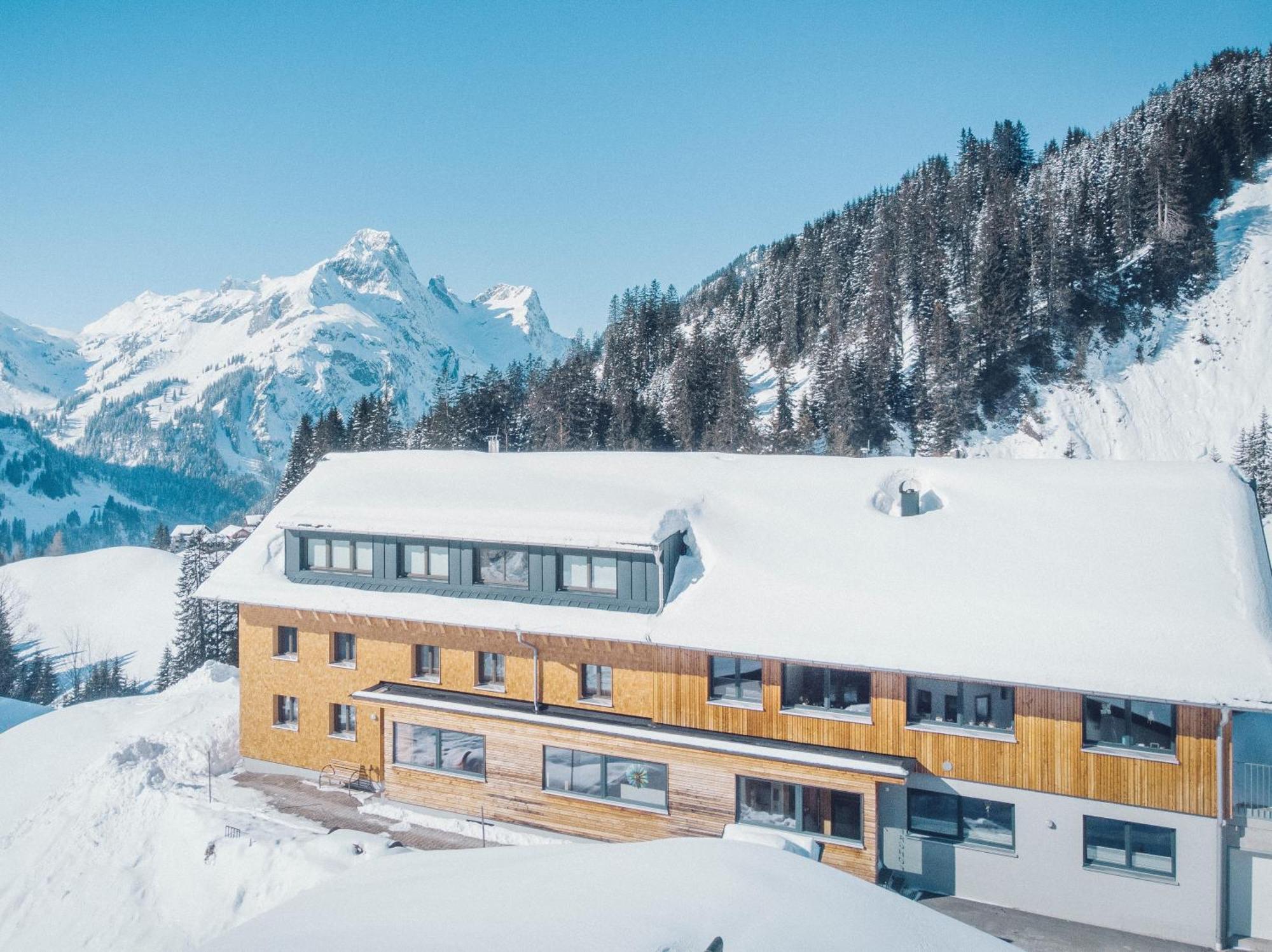 Haus Berghof Acomodação com café da manhã Schröcken Exterior foto