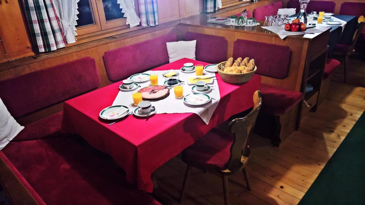 Haus Berghof Acomodação com café da manhã Schröcken Exterior foto