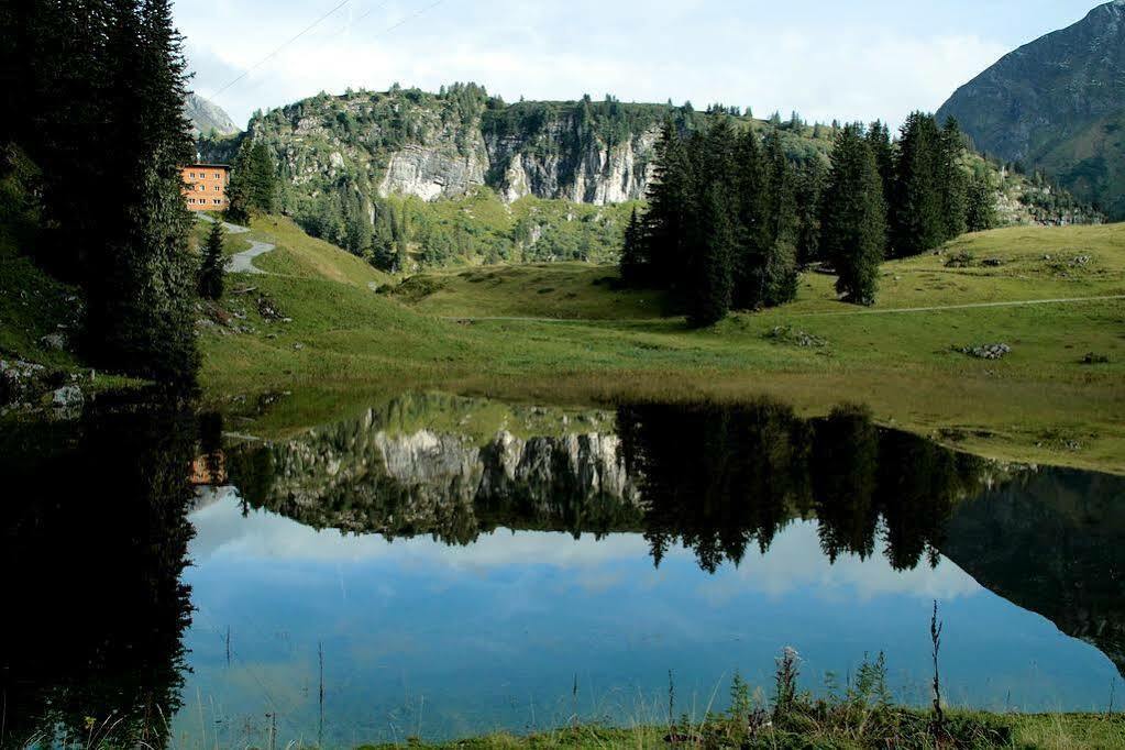 Haus Berghof Acomodação com café da manhã Schröcken Exterior foto